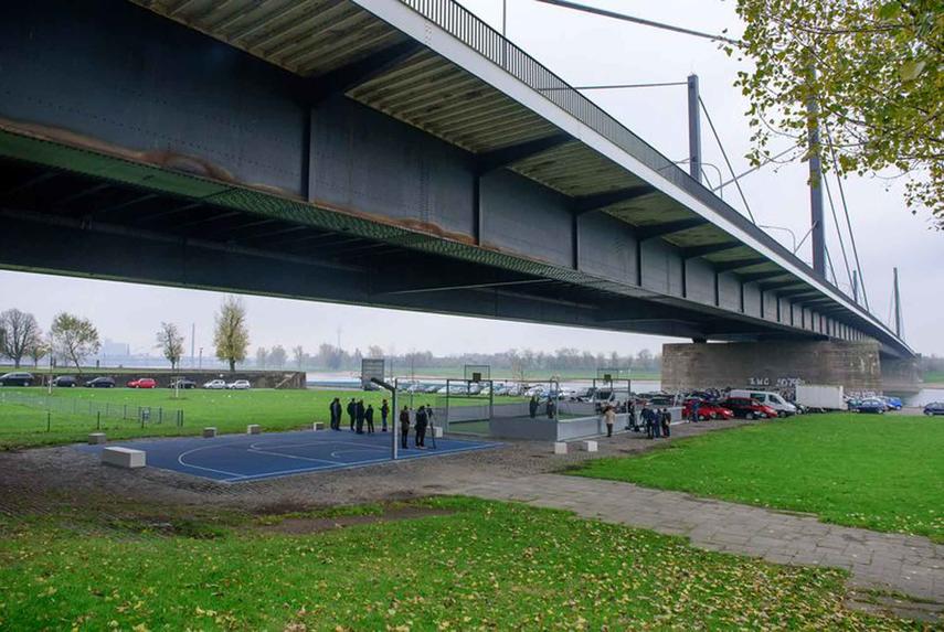 Theodor-Heuss-Brücke: Belastung auf 30 Tonnen je Fahrzeug reduziert