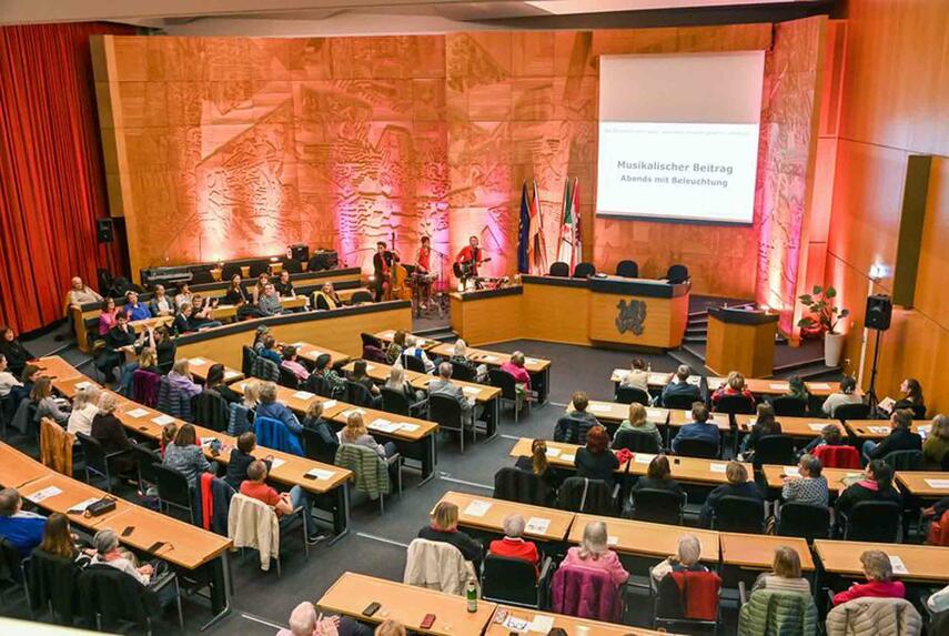 Veranstaltung im Düsseldorfer Rathaus zum Internationalen Frauentag 2025